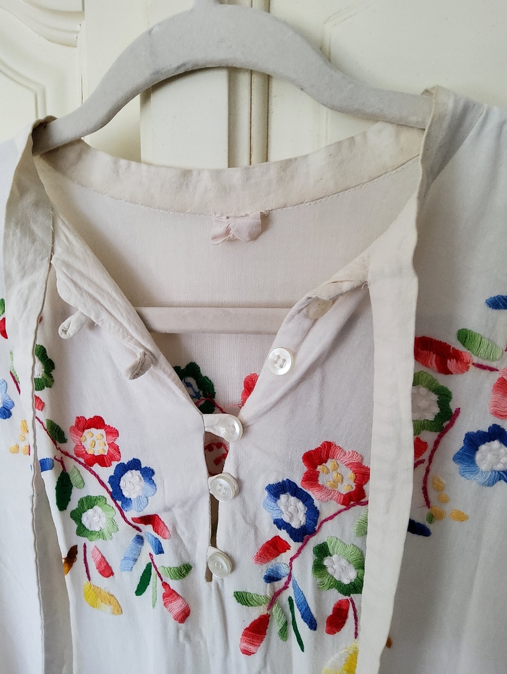 1960s Embroidered White Boho Caftan - Picture 4 of 9